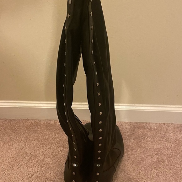 Zara over the knee boot that is flat and still stylish. Narrow size 11. - Picture 3 of 4